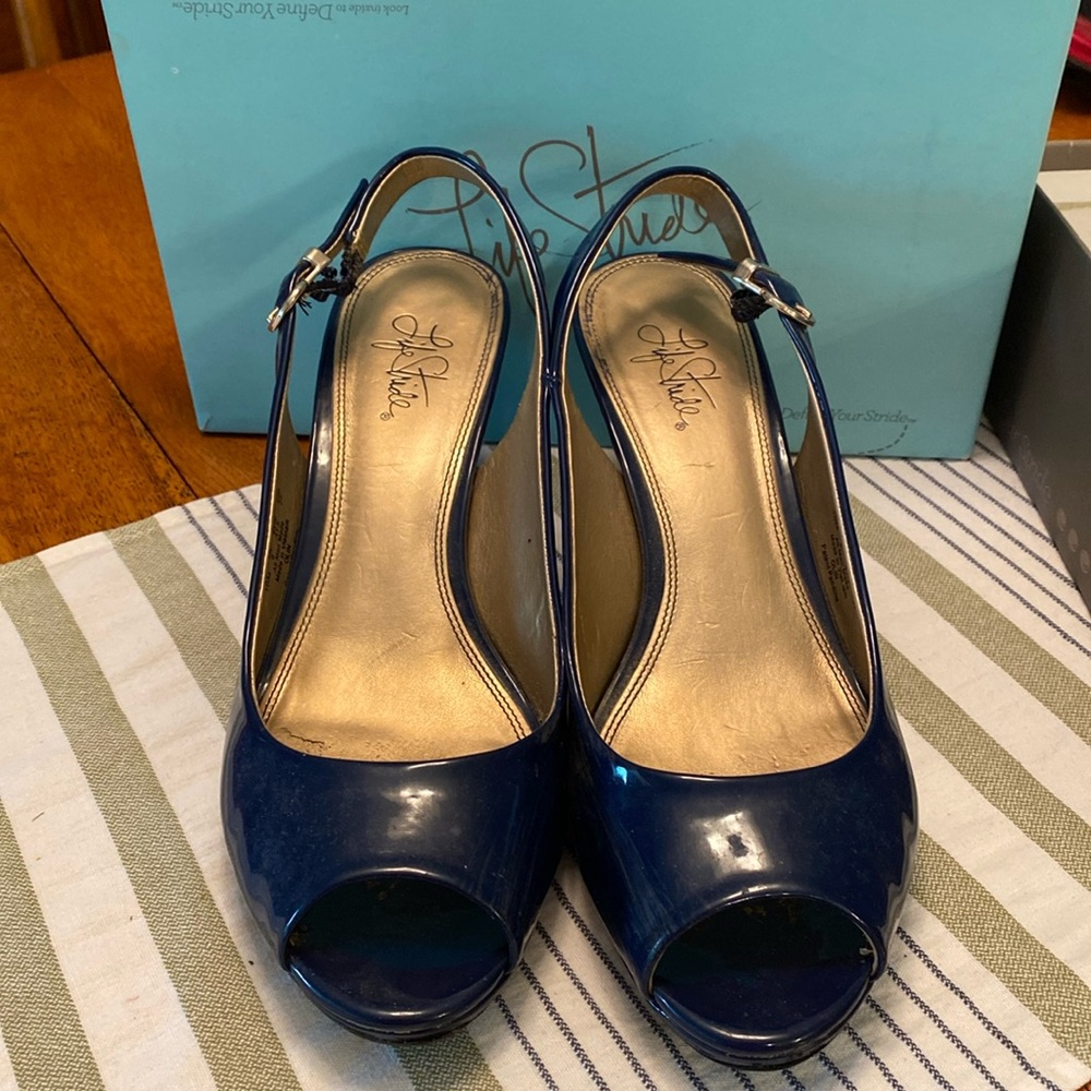 Life stride size 10m navy pump